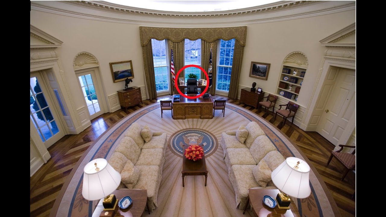 Donald Trump’s Oval Office Desk